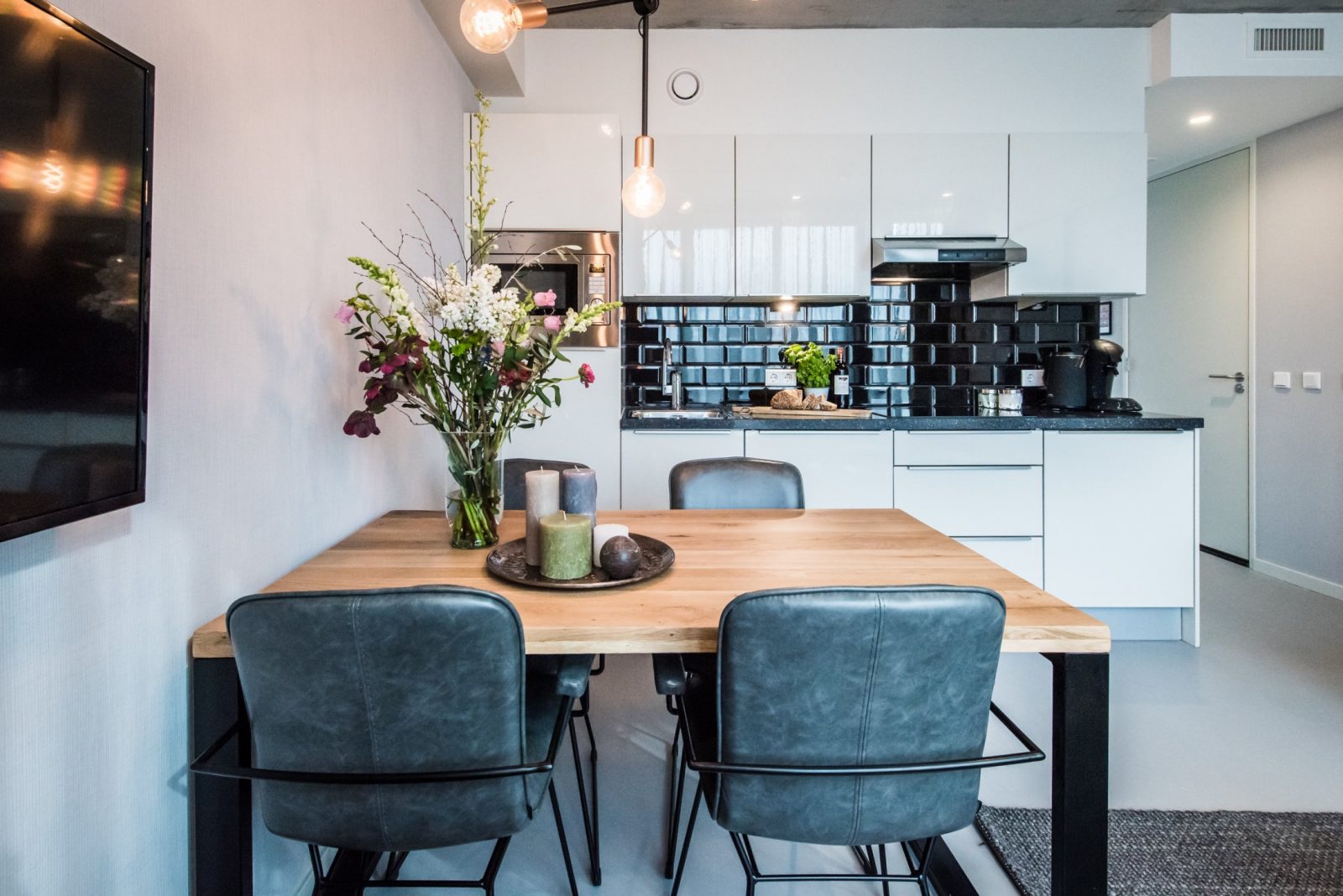Fully equipped kitchen in a Short Stay Group serviced apartment in Amsterdam