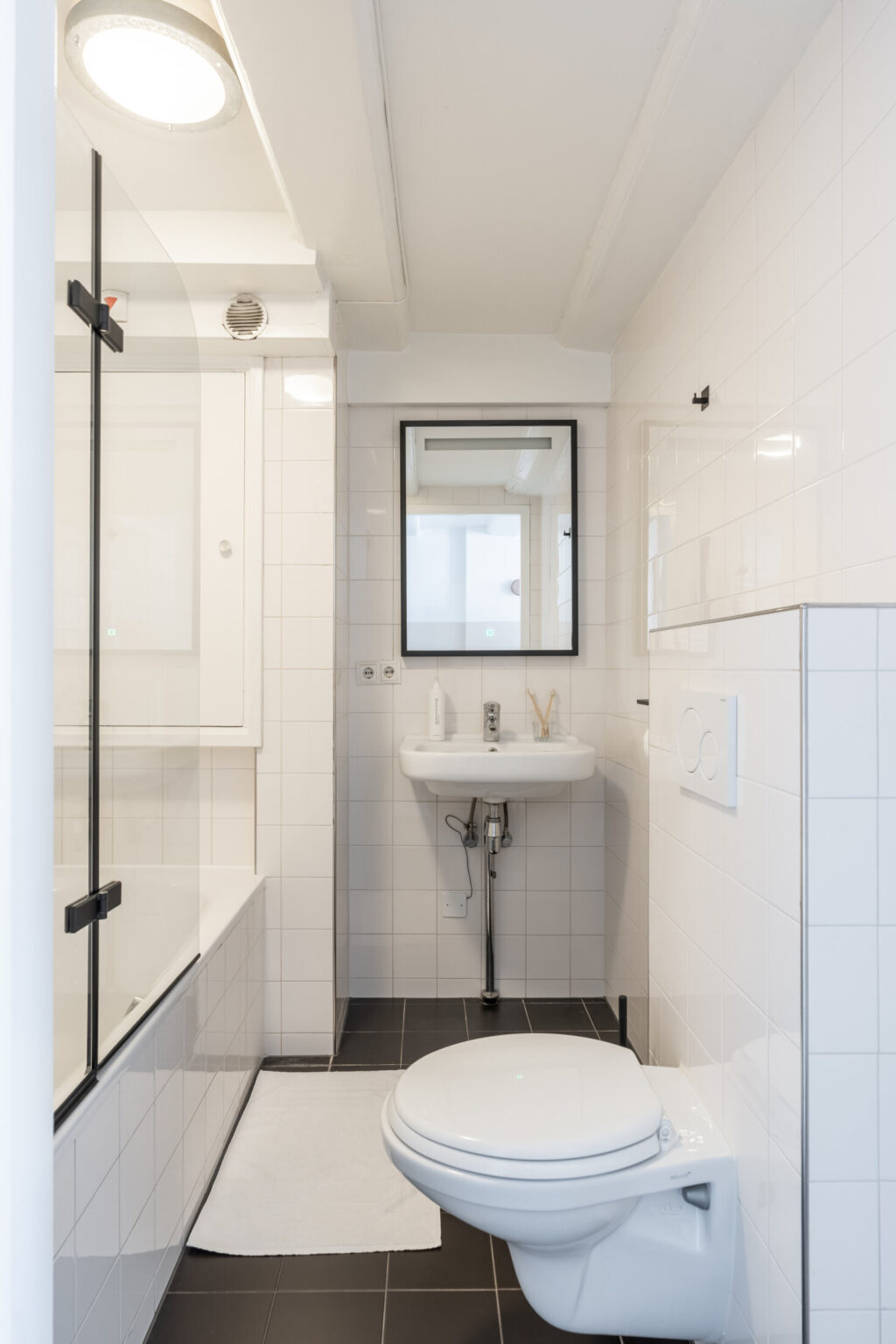 AMS-Dockside-Flats-1b2-bathroom3