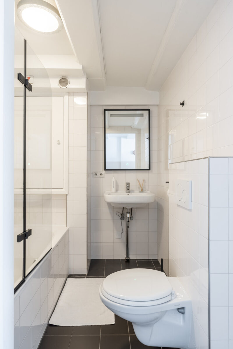 AMS-Dockside-Flats-1b2-bathroom3