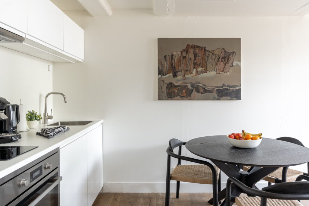 AMS-Dockside-Flats-1b2-dining-table