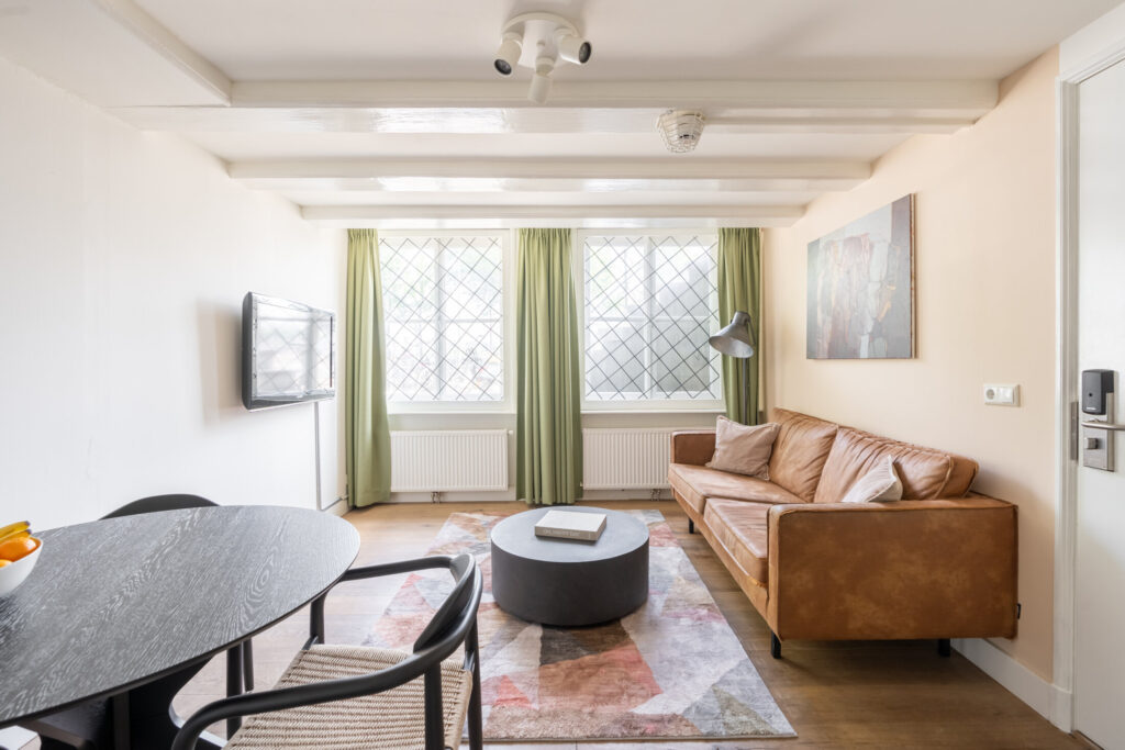 AMS-Dockside-Flats-1b2-livingroom5