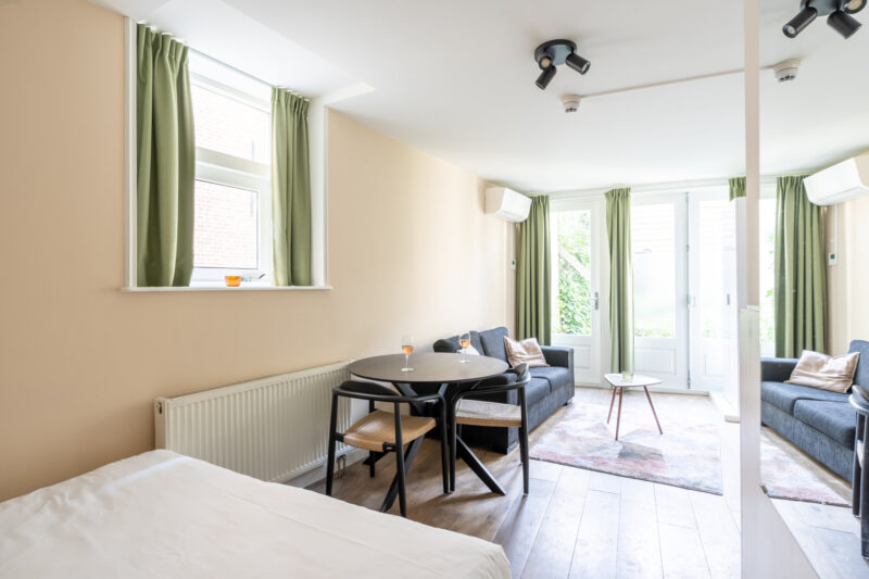 AMS-Dockside-flats-studio-living3