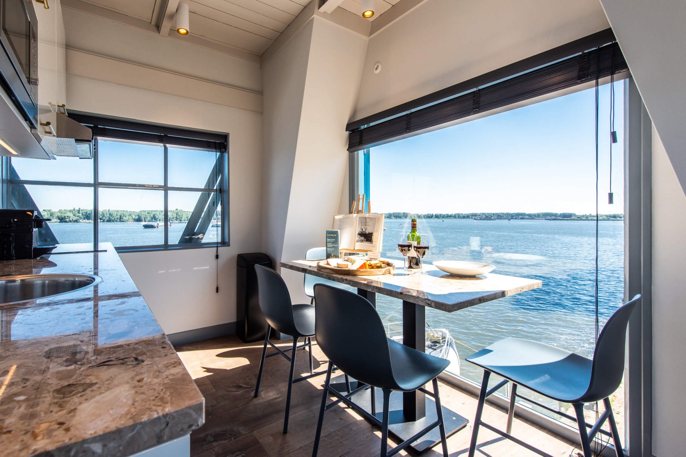 The Yays - Crane Apartment - dining area