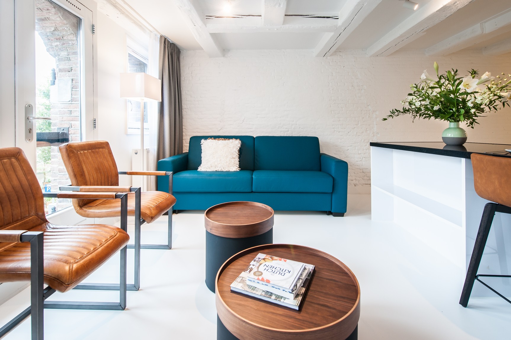 Yays Zoutkeetsgracht Serviced Apartment Amsterdam One-Bedroom Family Canal View Living Room