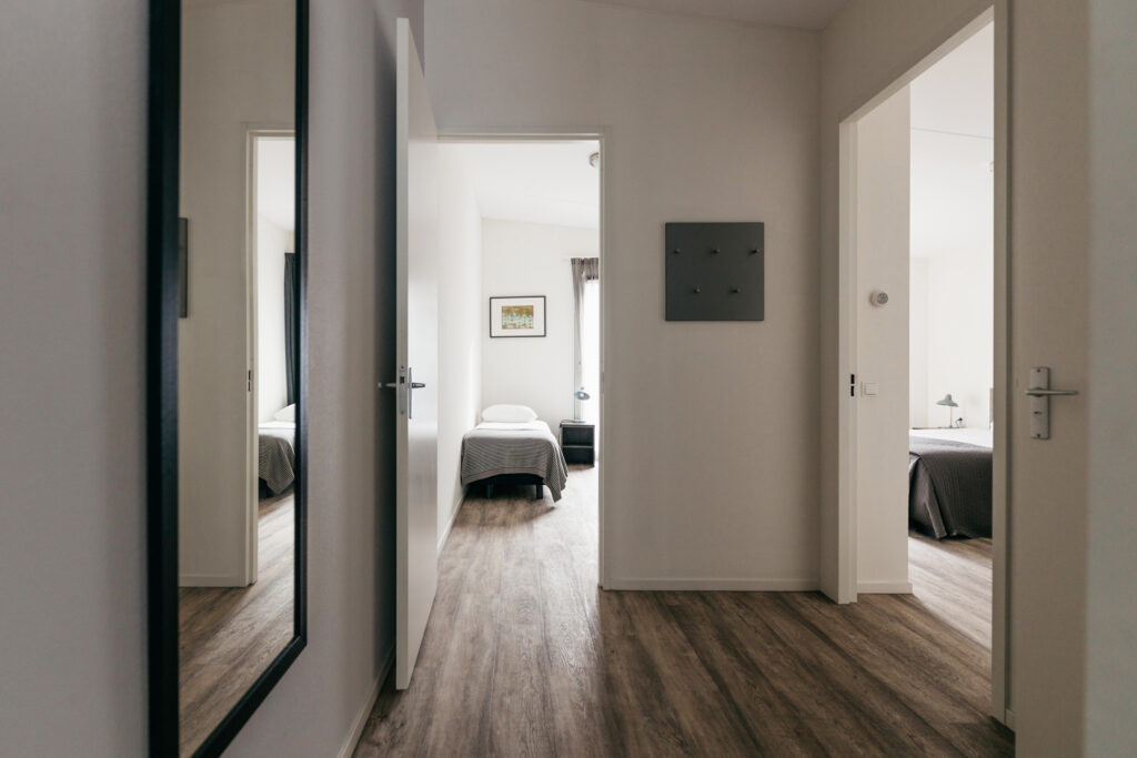 yays-amsterdam-prince-island-comfort-hallway-1