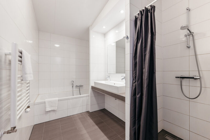 Yays Bickersgracht, Amsterdam, Family Two-Bedroom Apartment Type, Bathroom