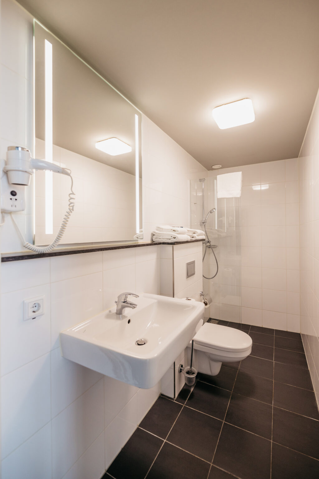 yays-maritime-duplex-one-bedroom-sink