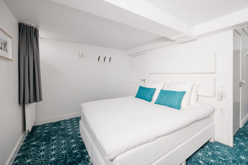 yays-salthouse-canal-canal-bedroom