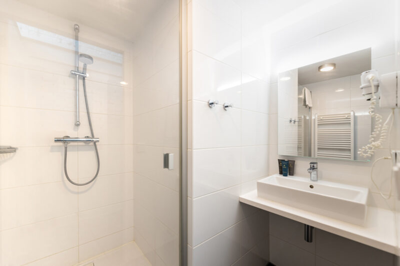 Yays Zoutkeetsgracht, Amsterdam, Two-Bedroom Family Canal Apartment Type, Bathroom