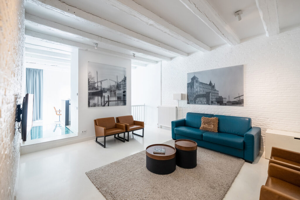 Yays Zoutkeetsgracht, Amsterdam, Two-Bedroom Family Canal Apartment Type, Living Room