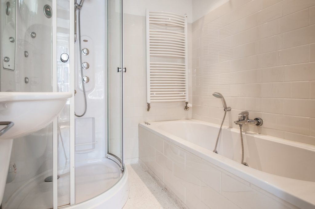 Large One Bedroom Apartment 4 Persons Short Stay Group