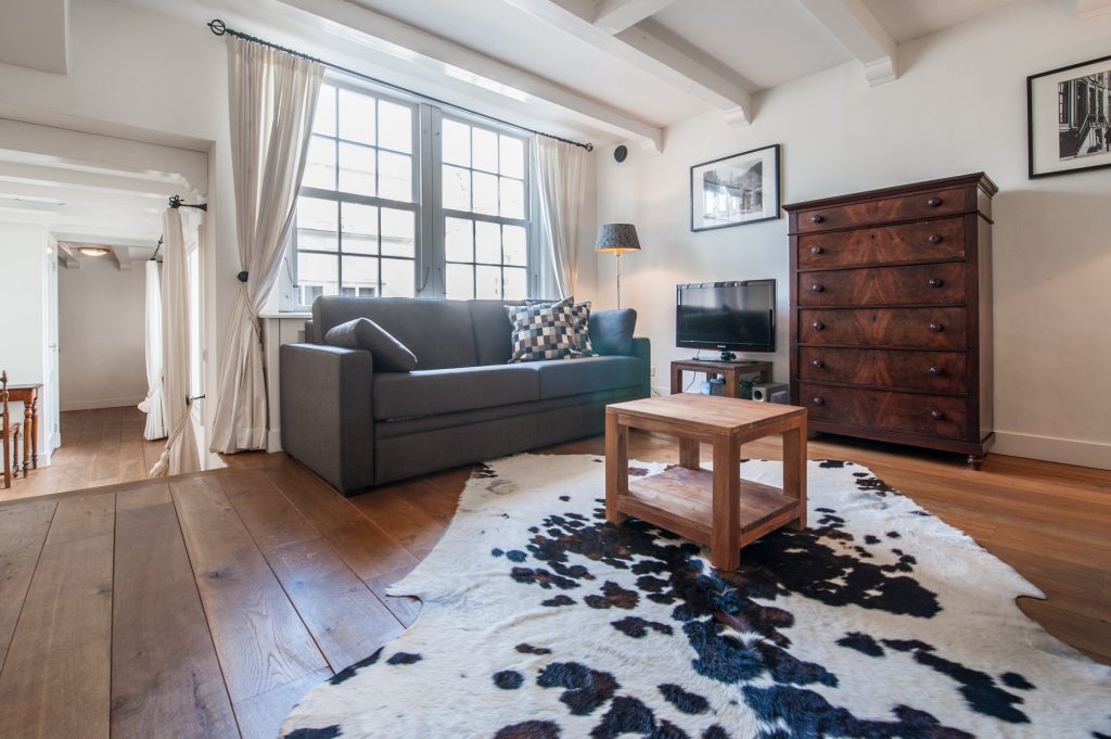 Large One Bedroom Apartment 4 Persons Short Stay Group