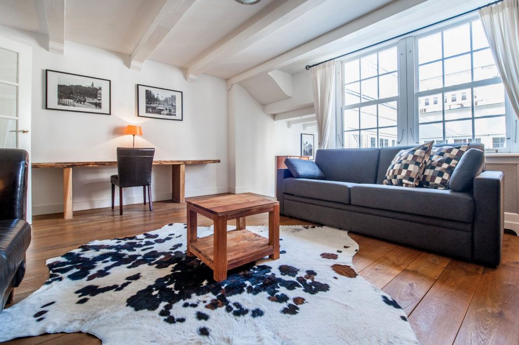 Large One Bedroom Apartment 4 Persons Short Stay Group