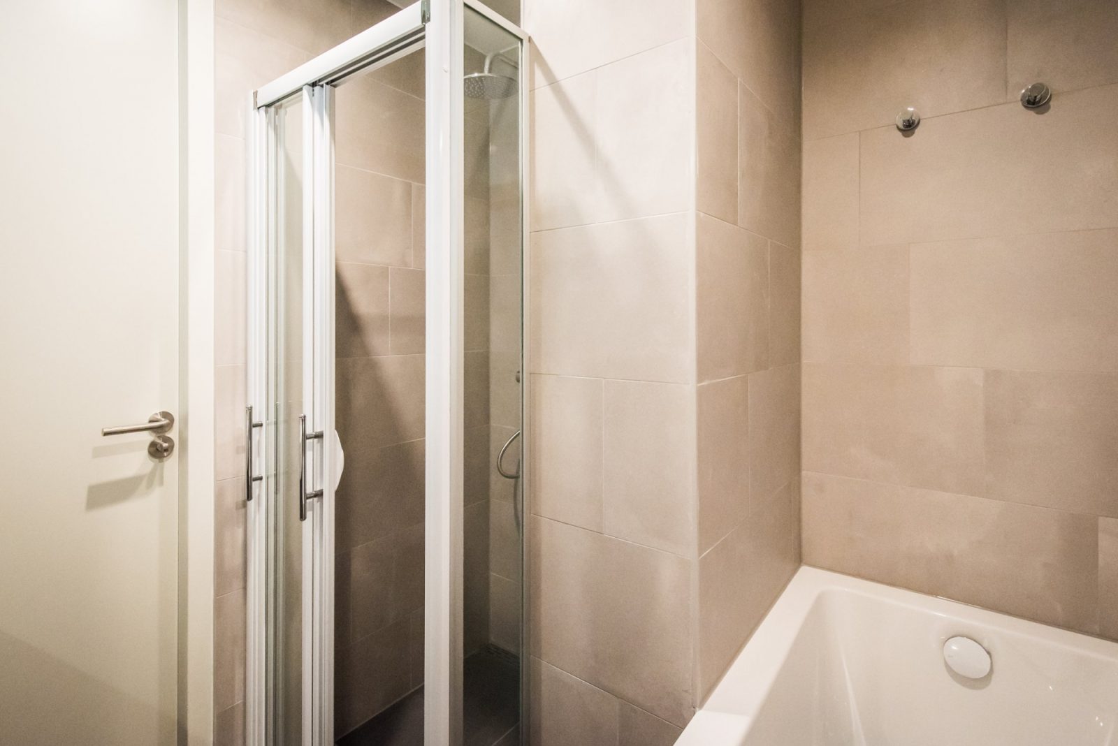 Eastern Docklands Apartment Amsterdam Two-Bedroom Bathroom