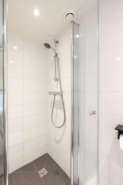 AMS-Dockside-Flats-Duplex2-shower