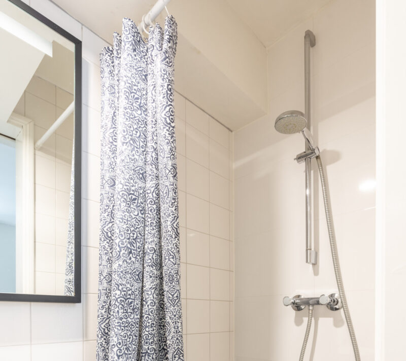 AMS-Dockside-flats-studio-essen-bathroom2