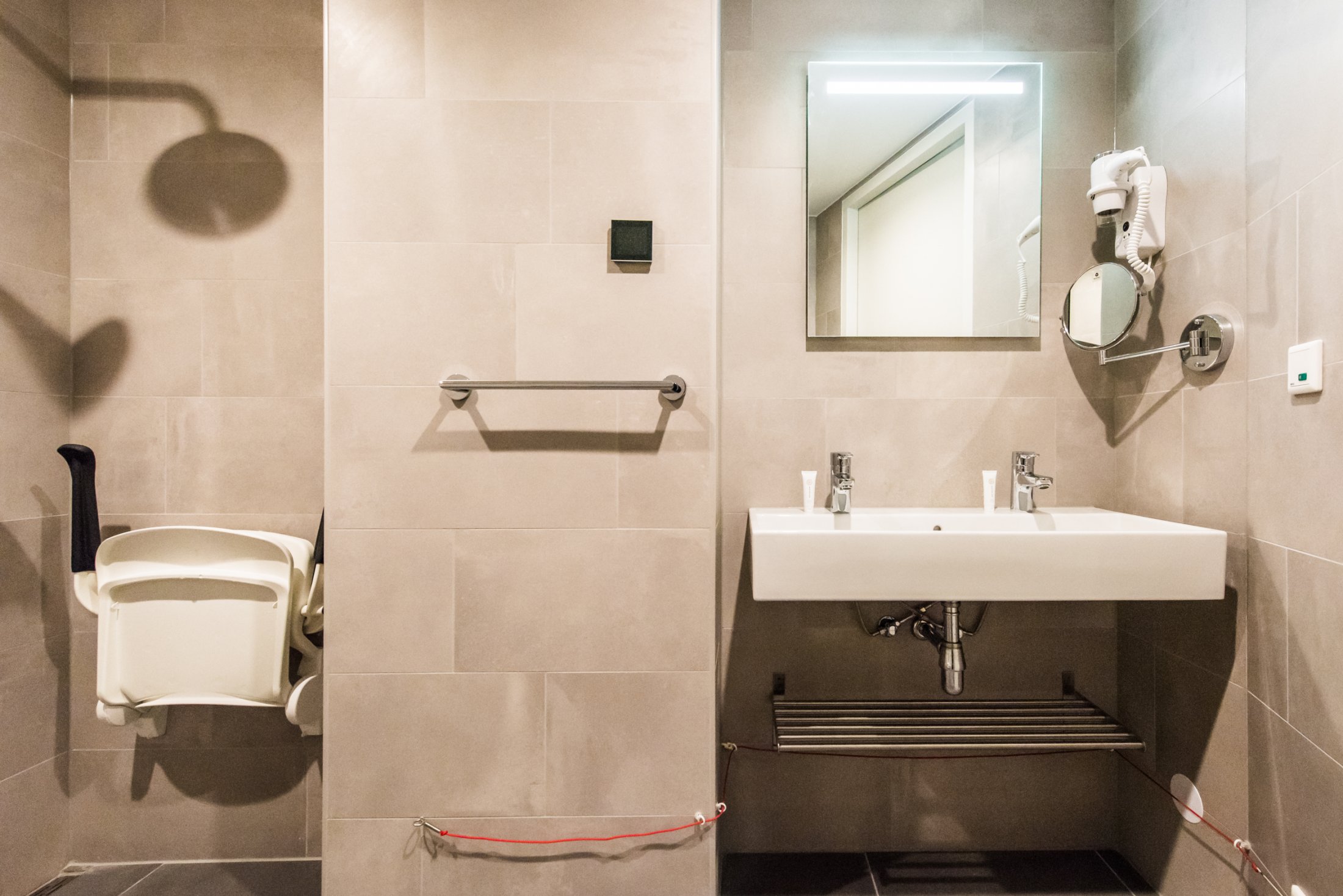Eastern Docklands Apartment Amsterdam One-Bedroom Wheelchair Bathroom