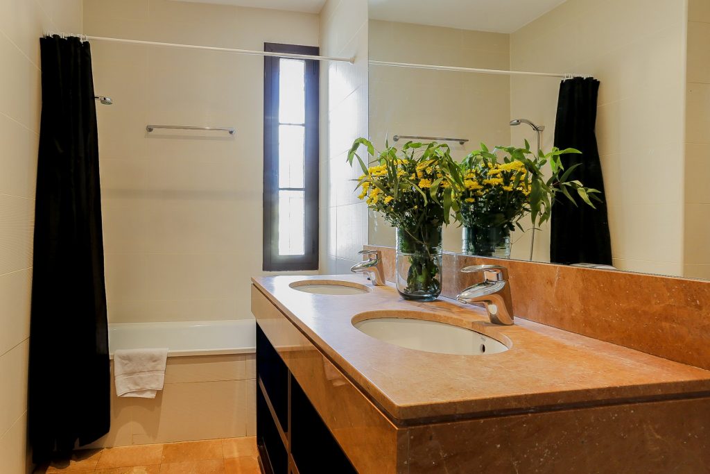 Three Bedroom Apartment 5 Persons Short Stay Group