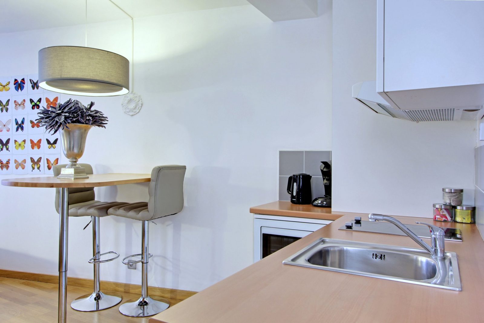 Museum View Serviced Apartment Paris Studio Twin Beds Kitchen