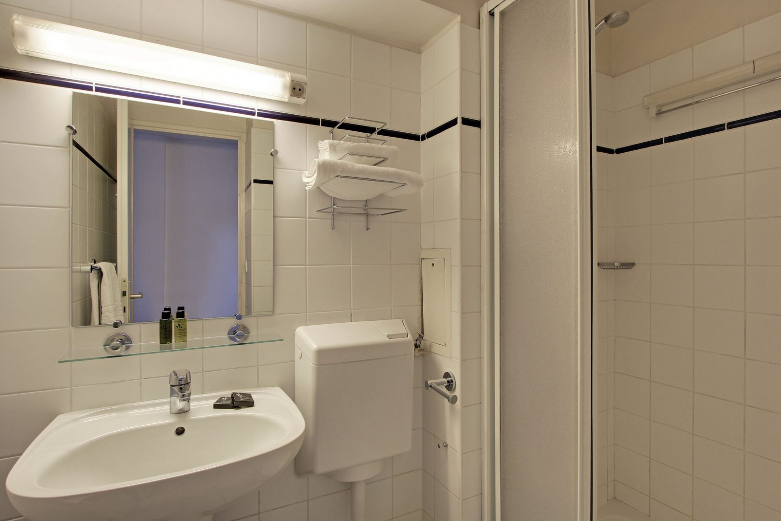 Residence Les Lilas Serviced Apartment Paris Studio Bathroom