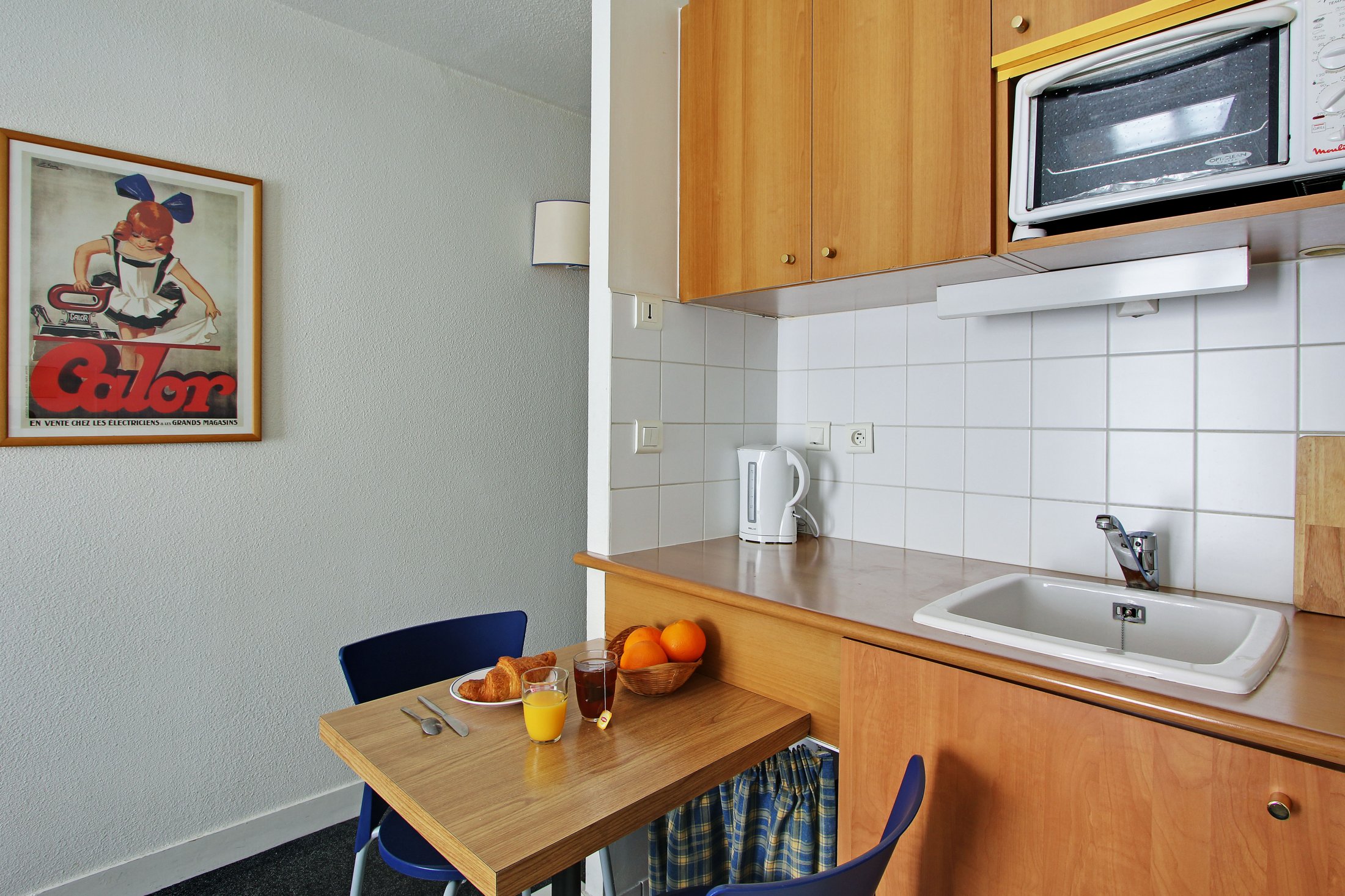 Residence Les Lilas Serviced Apartment Paris Studio Kitchen