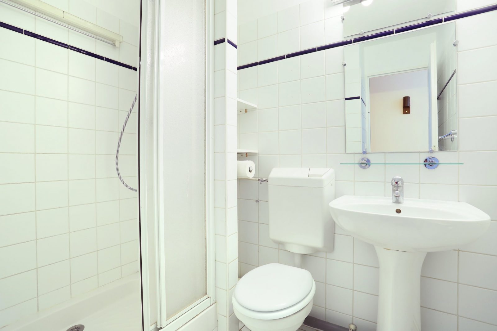 Residence Les Lilas Serviced Apartment Amsterdam Comfort Studio Mezzanine Bathroom