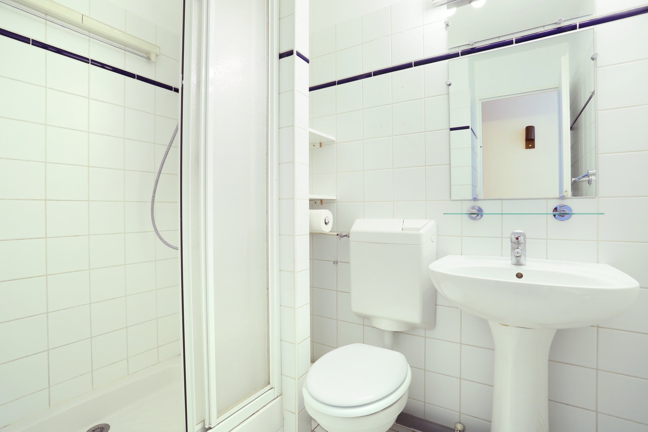 Residence Les Lilas Serviced Apartment Amsterdam Comfort Studio Mezzanine Bathroom