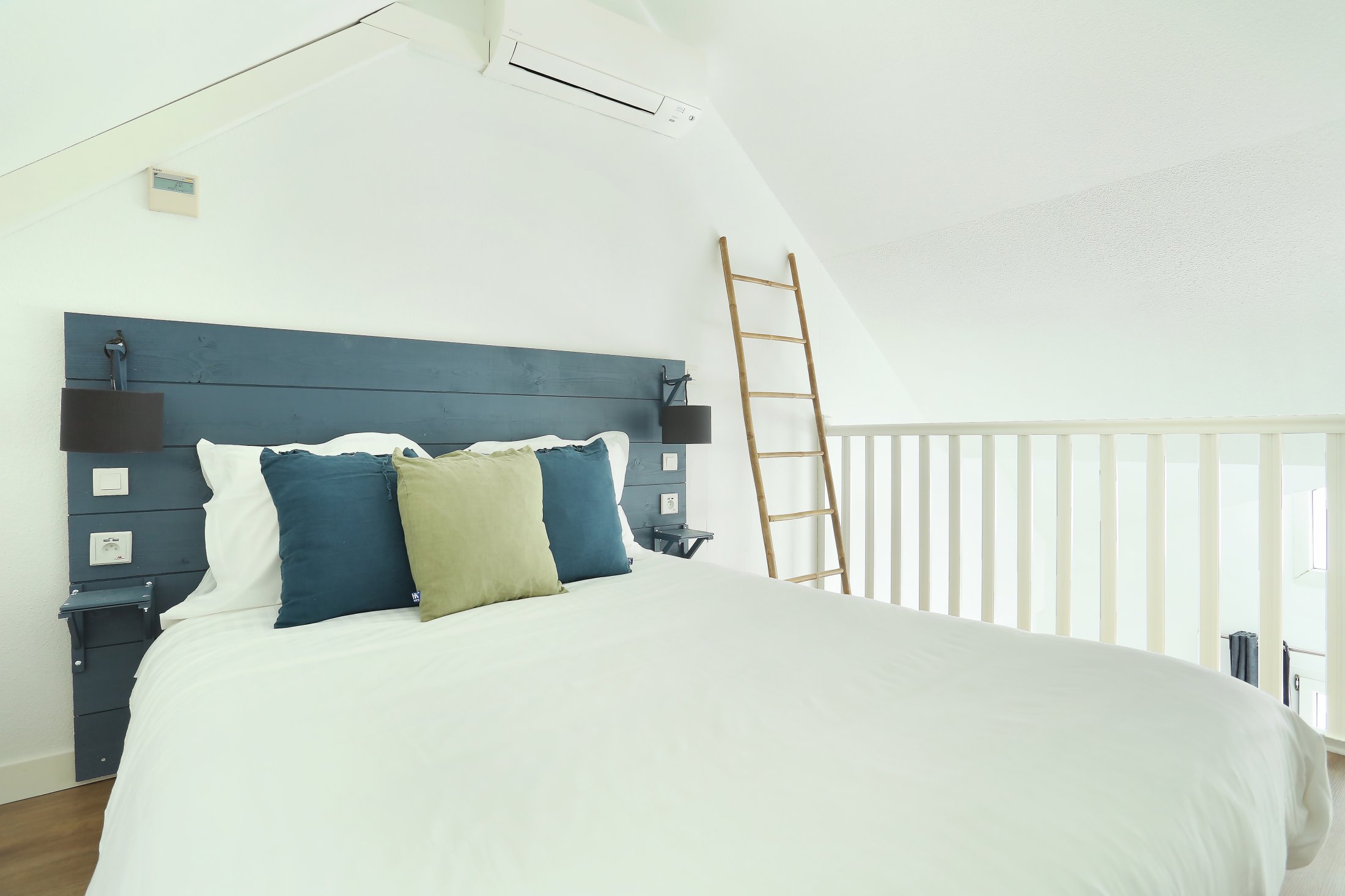 Residence Les Lilas Serviced Apartment Amsterdam Comfort Studio Mezzanine Bedroom