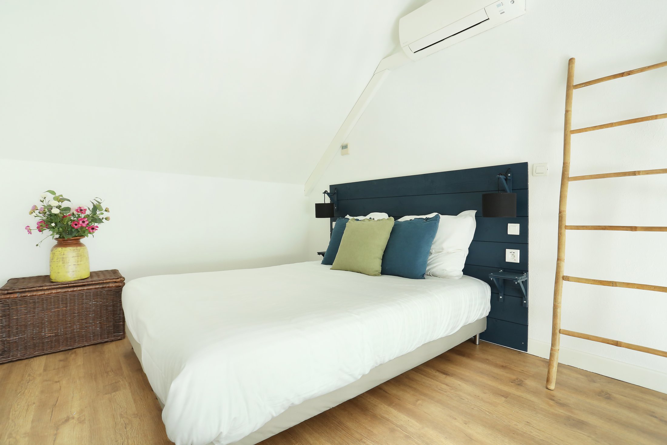 Residence Les Lilas Serviced Apartment Amsterdam Comfort Studio Mezzanine Bedroom