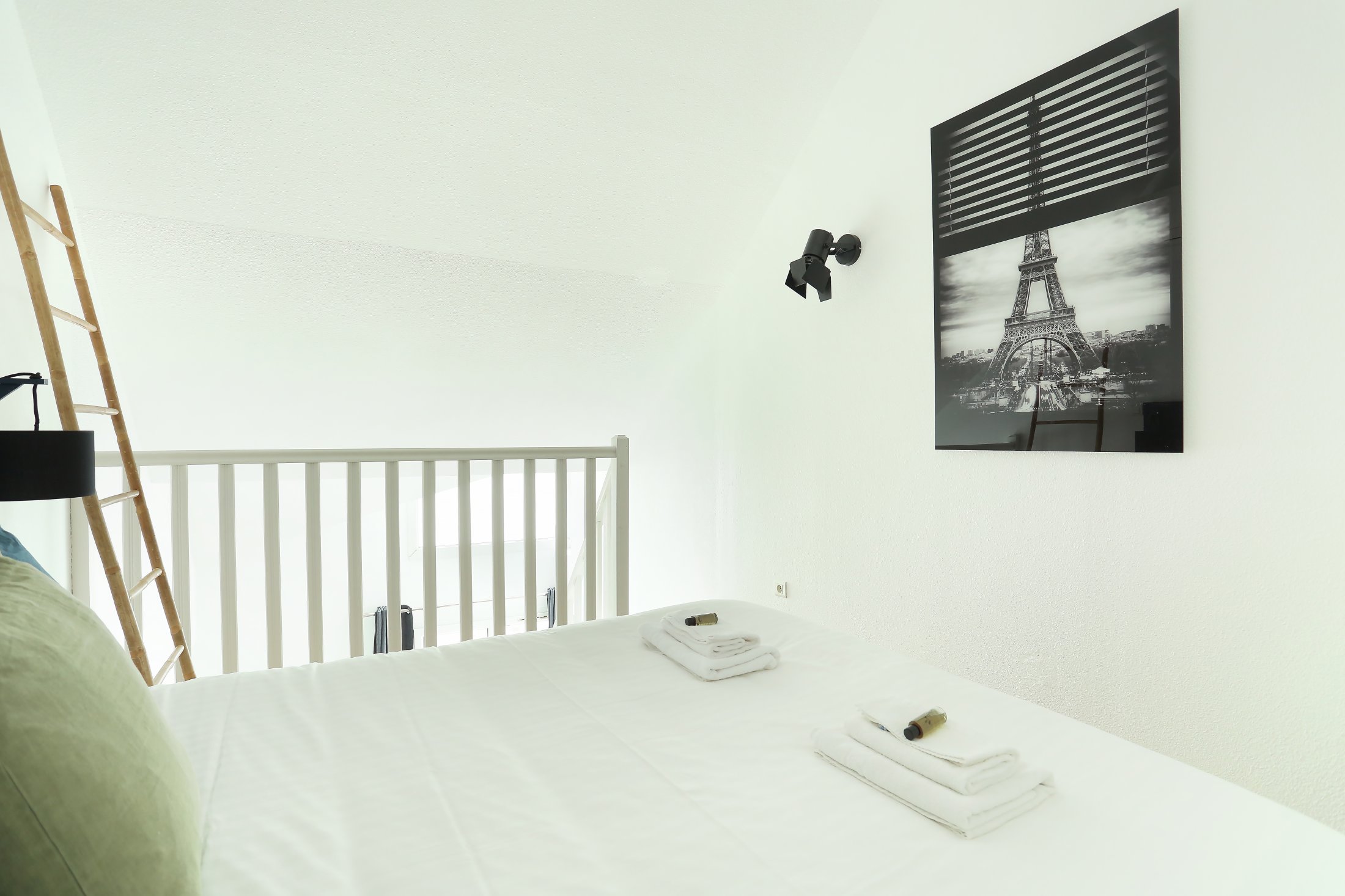 Residence Les Lilas Serviced Apartment Amsterdam Comfort Studio Mezzanine Bedroom