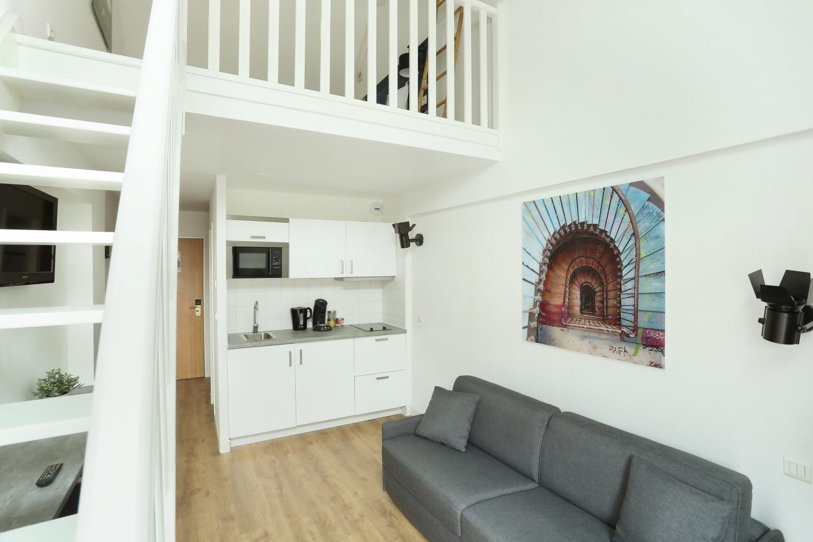 Residence Les Lilas Serviced Apartment Amsterdam Comfort Studio Mezzanine Kitchen