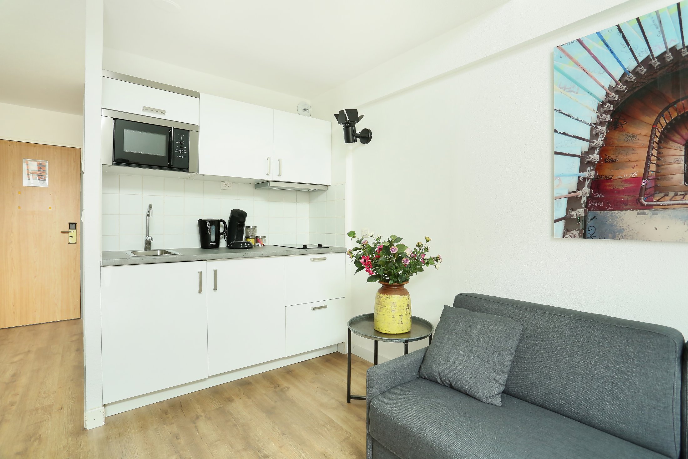 Residence Les Lilas Serviced Apartment Amsterdam Comfort Studio Mezzanine Kitchen