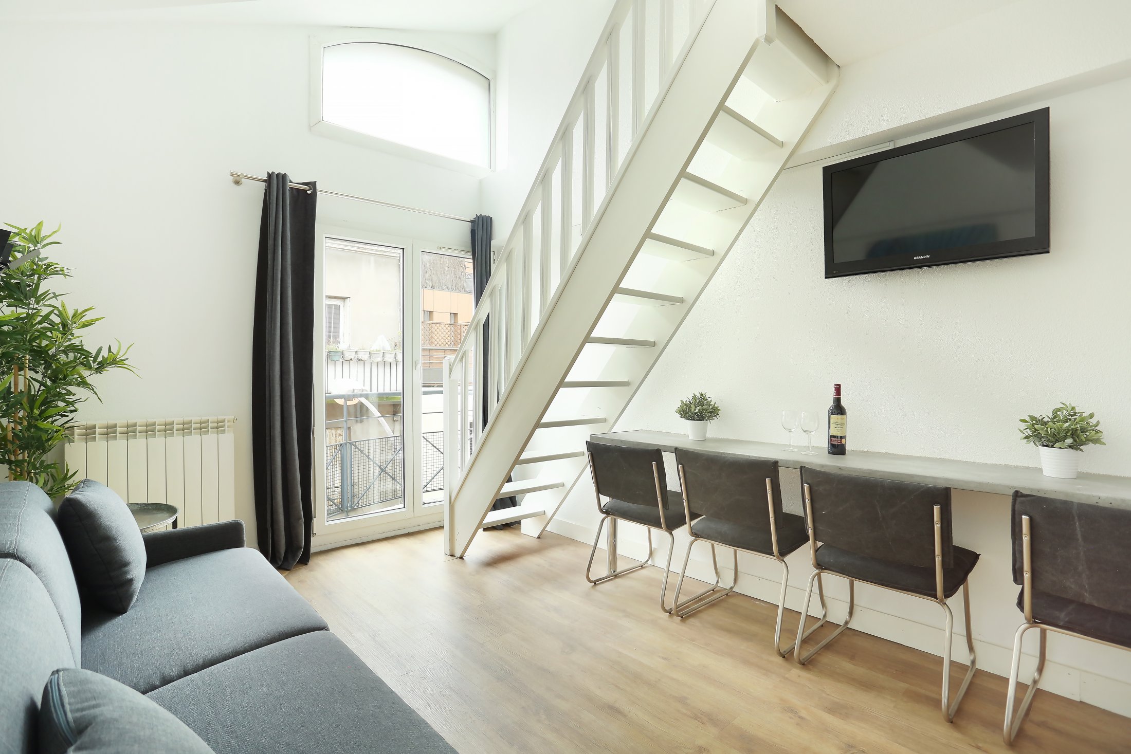 Residence Les Lilas Serviced Apartment Amsterdam Comfort Studio Mezzanine Living Room