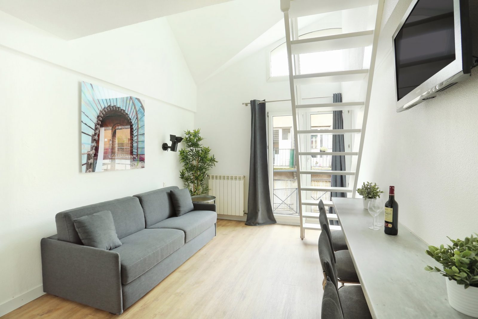 Residence Les Lilas Serviced Apartment Amsterdam Comfort Studio Mezzanine Living Room