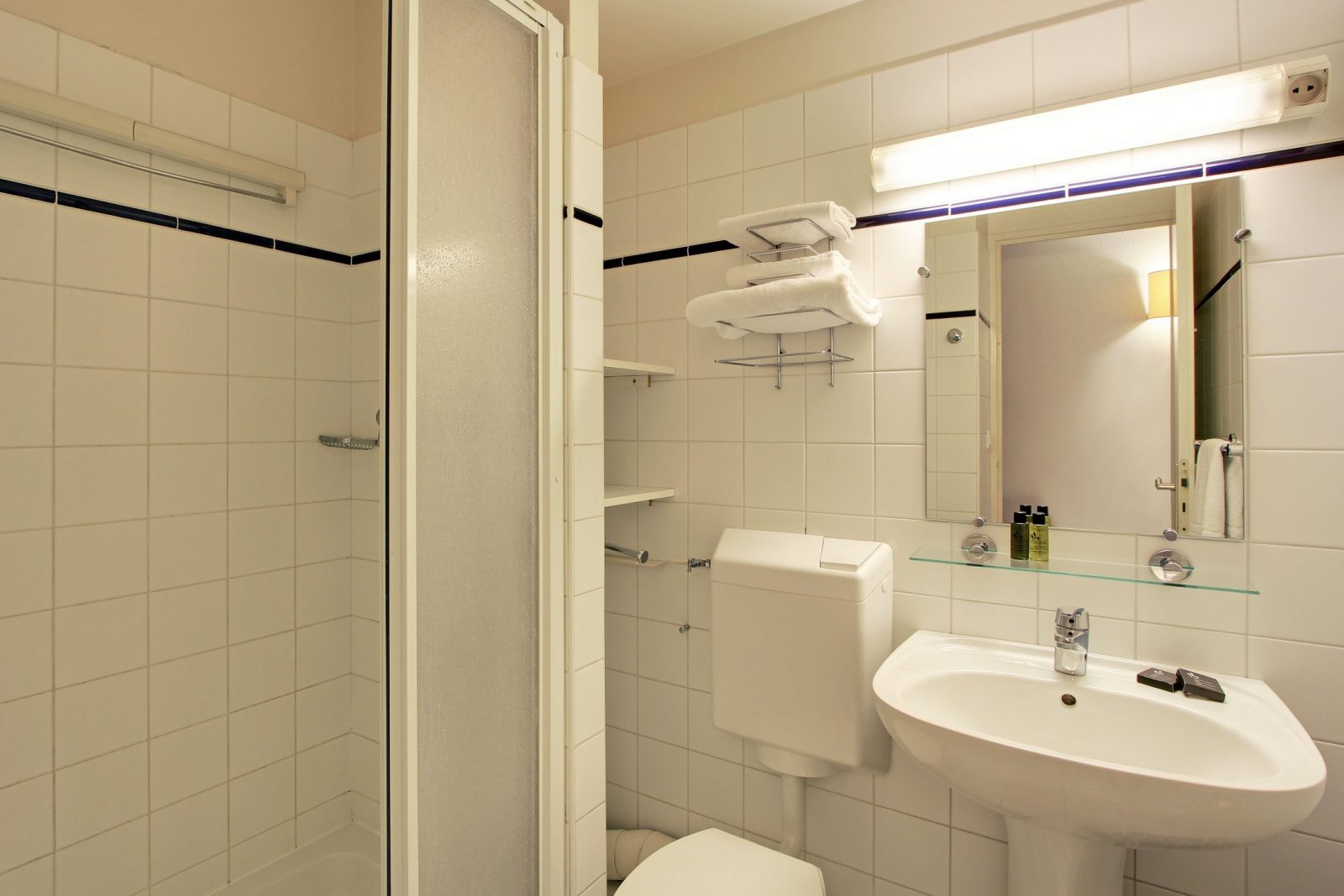 Residence Les Lilas Serviced Apartment Paris Studio Mezzanine Bathroom