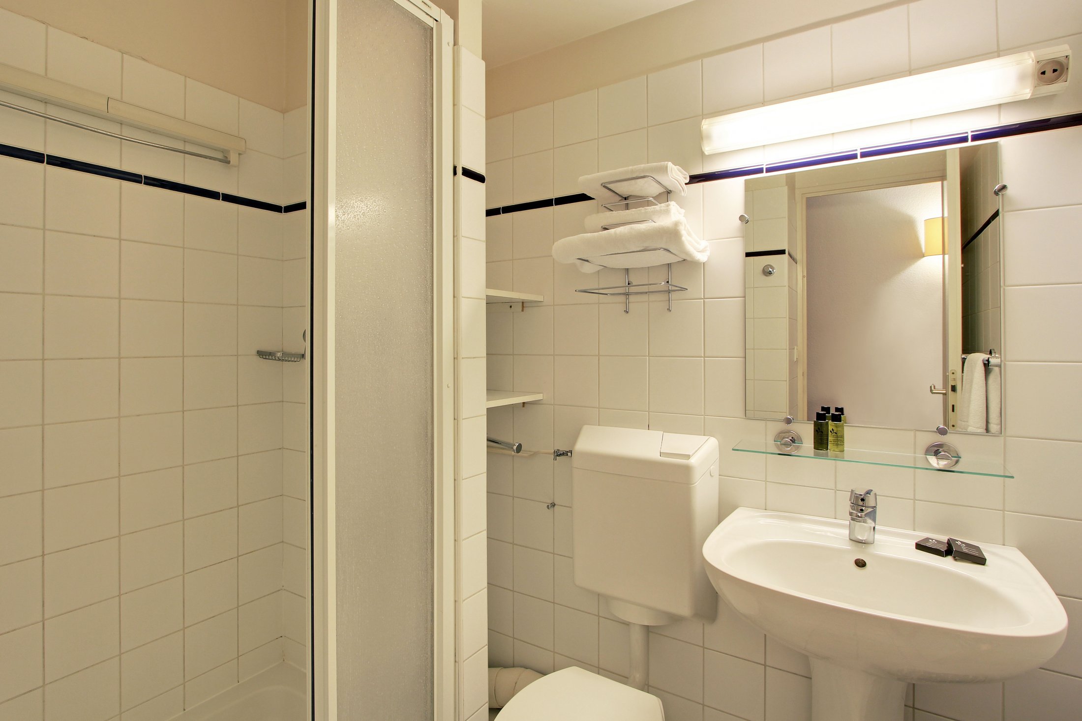 Residence Les Lilas Serviced Apartment Paris Studio Mezzanine Bathroom