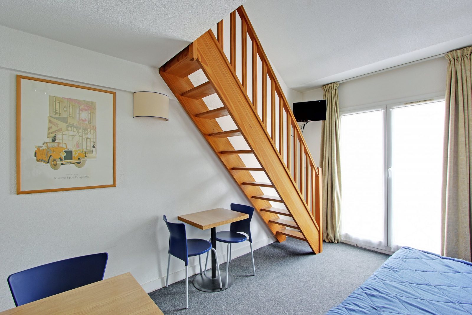Residence Les Lilas Serviced Apartment Paris Studio Mezzanine Living Room