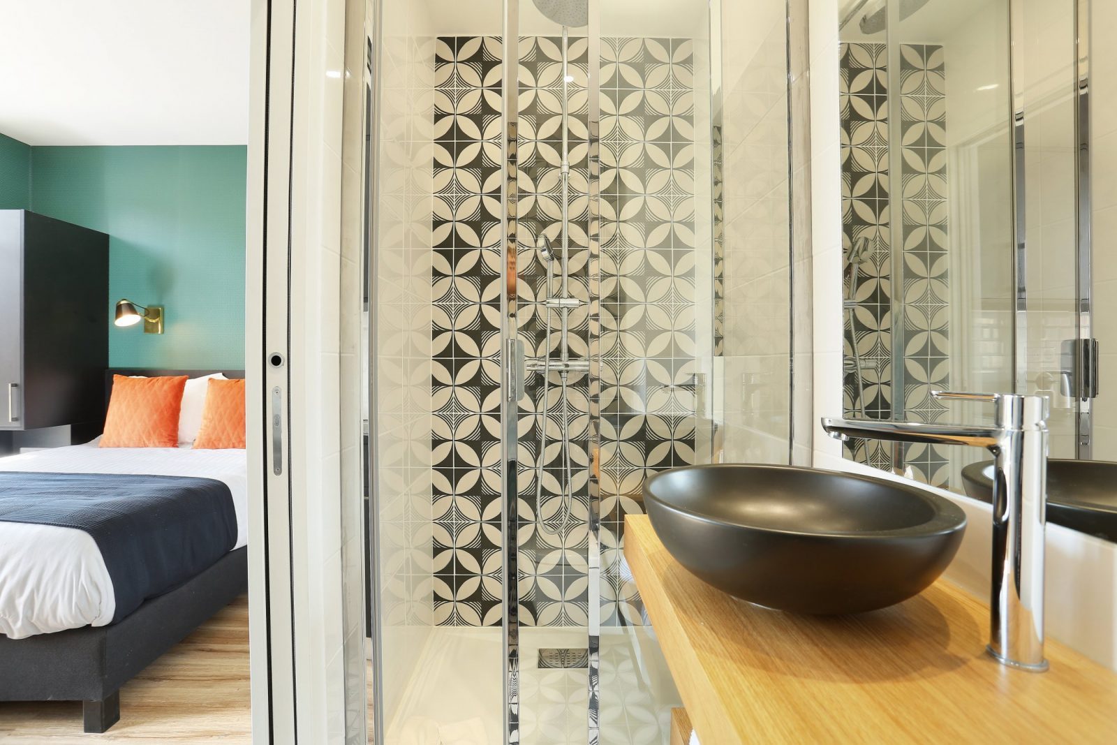 Eiffel Village Serviced Apartment Paris Studio Balcony Bathroom