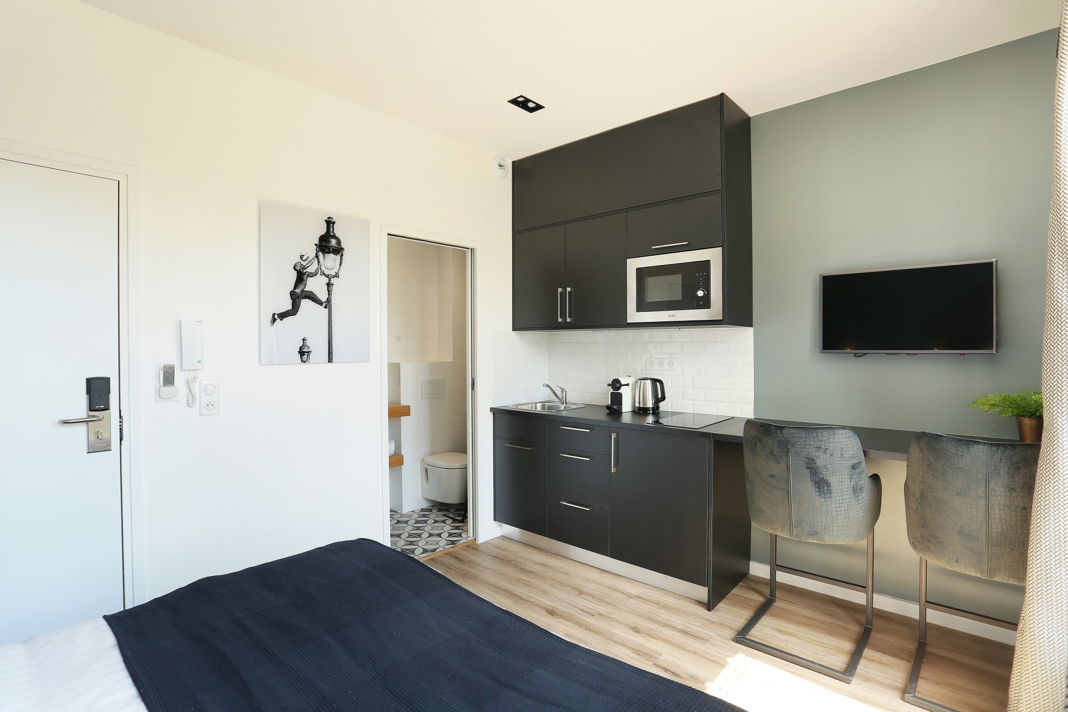 Eiffel Village Serviced Apartment Paris Studio Balcony Kitchen