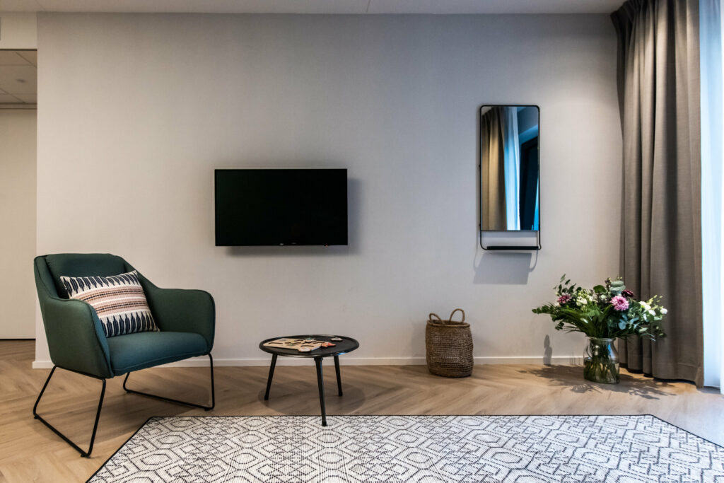 One-bedroom Comfort Breeze – Yays Entrepothaven Apartments Amsterdam (12) – living room 5