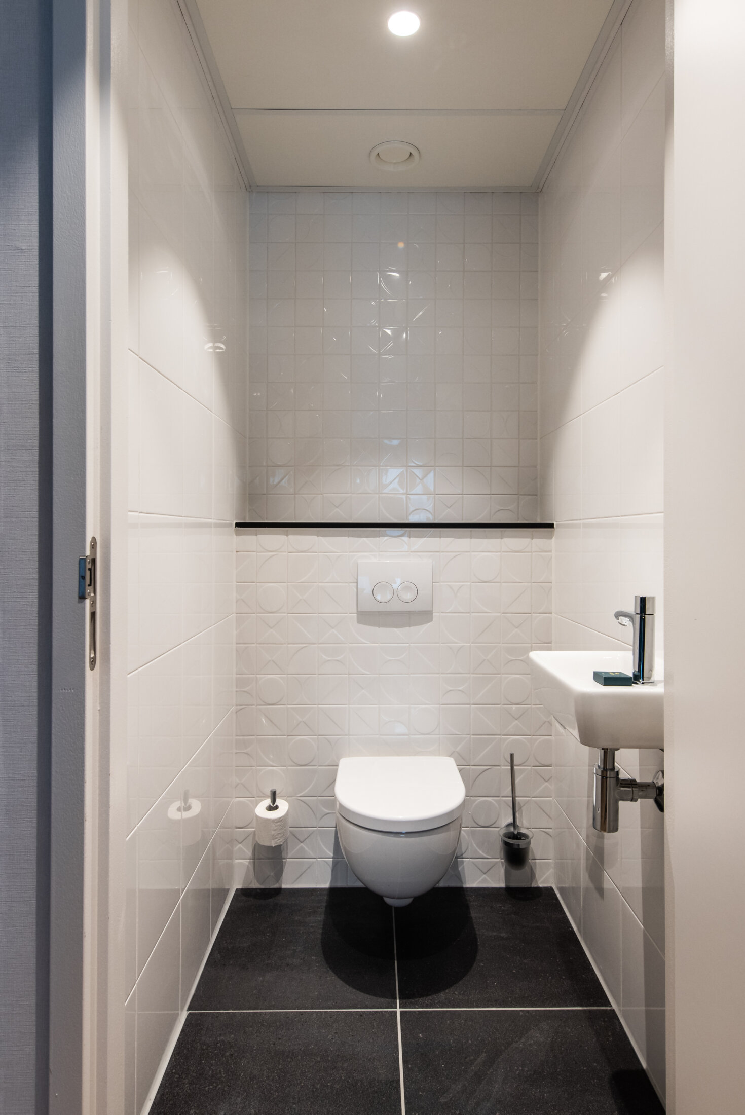One-bedroom Comfort Breeze – Yays Entrepothaven Apartments Amsterdam (26) – toilet 1