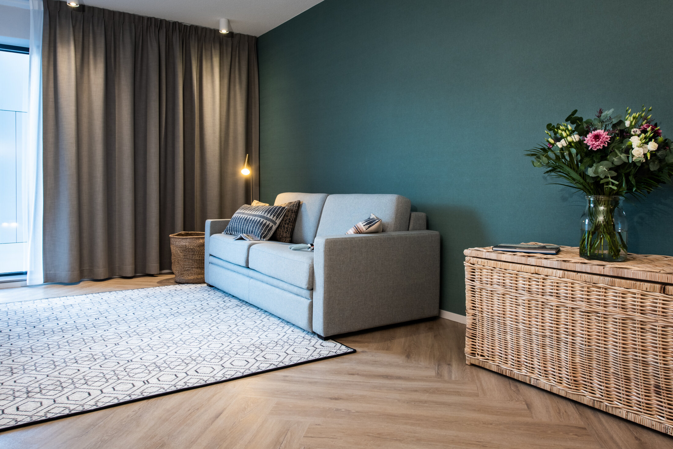 One-bedroom Comfort Breeze – Yays Entrepothaven Apartments Amsterdam (8) – living room 1