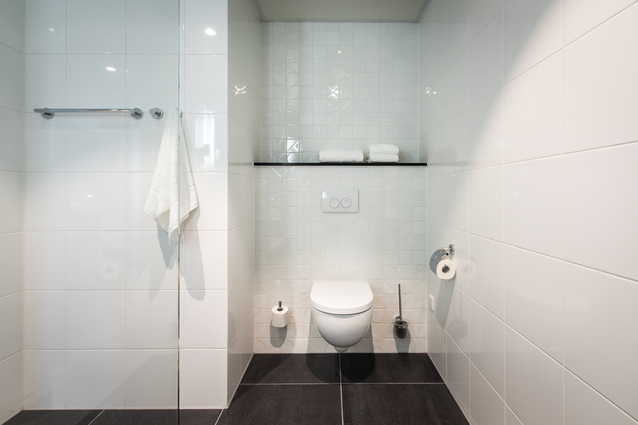 One-bedroom Essential Breeze – Yays Entrepothaven Amsterdam (10) – bathroom 5