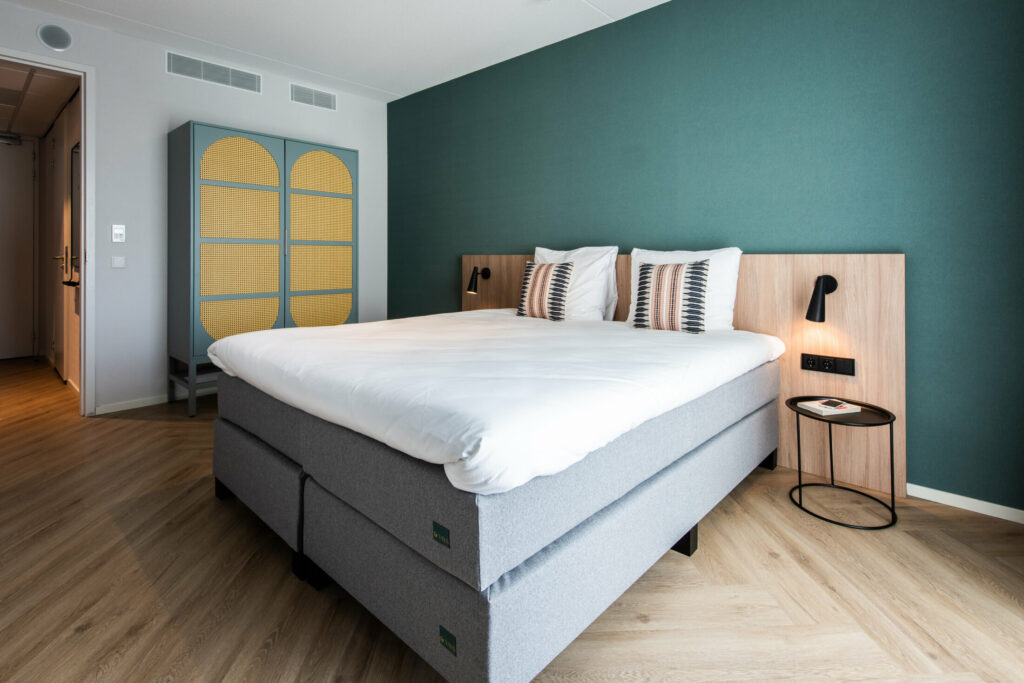 One-bedroom Essential Breeze – Yays Entrepothaven Amsterdam (12) – bedroom 2