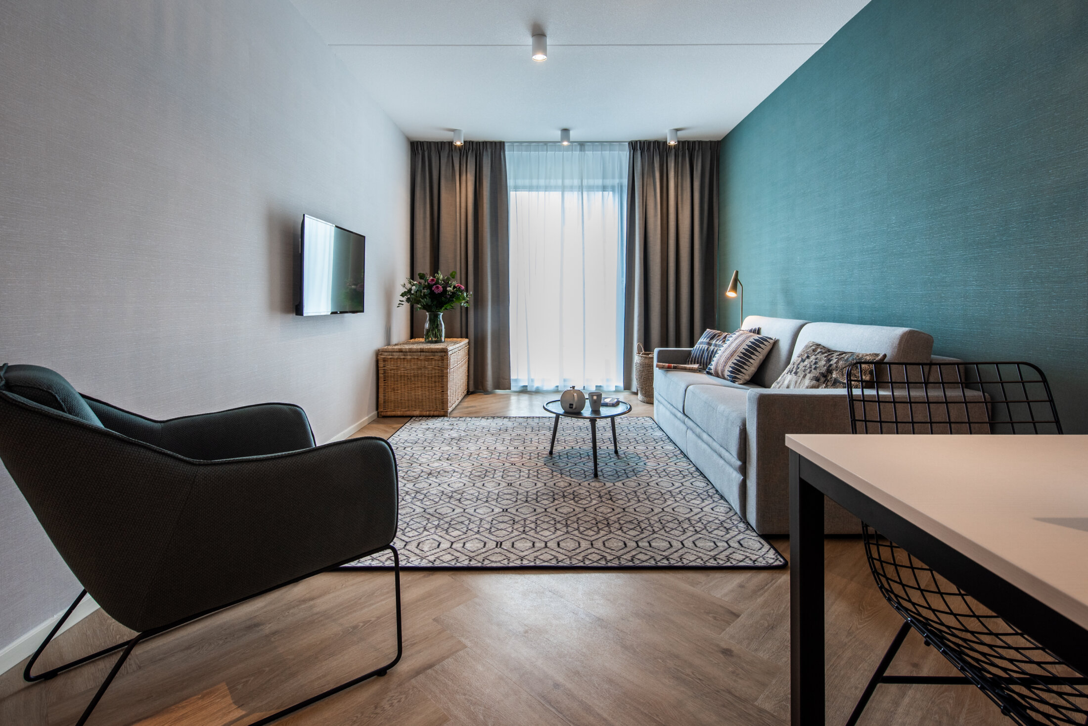 One-bedroom Essential Breeze – Yays Entrepothaven Amsterdam (23) – living room 1