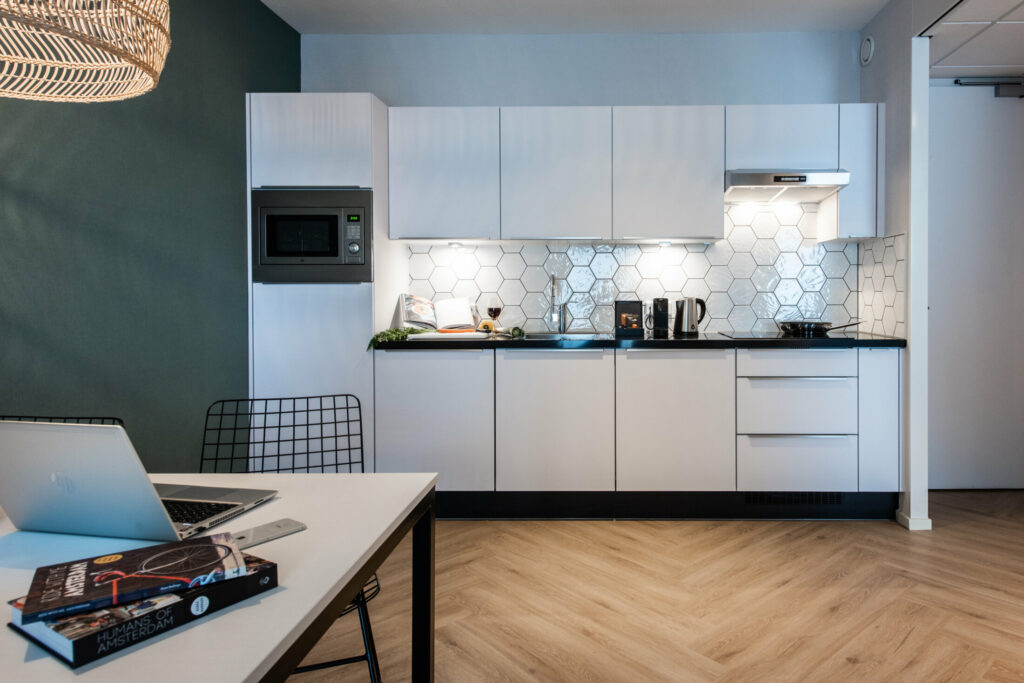 One-bedroom Essential Breeze – Yays Entrepothaven Amsterdam (32) – kitchen 2