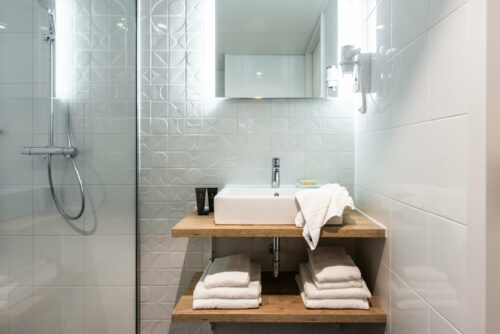 One-bedroom Essential Breeze – Yays Entrepothaven Amsterdam (8) – bathroom 3