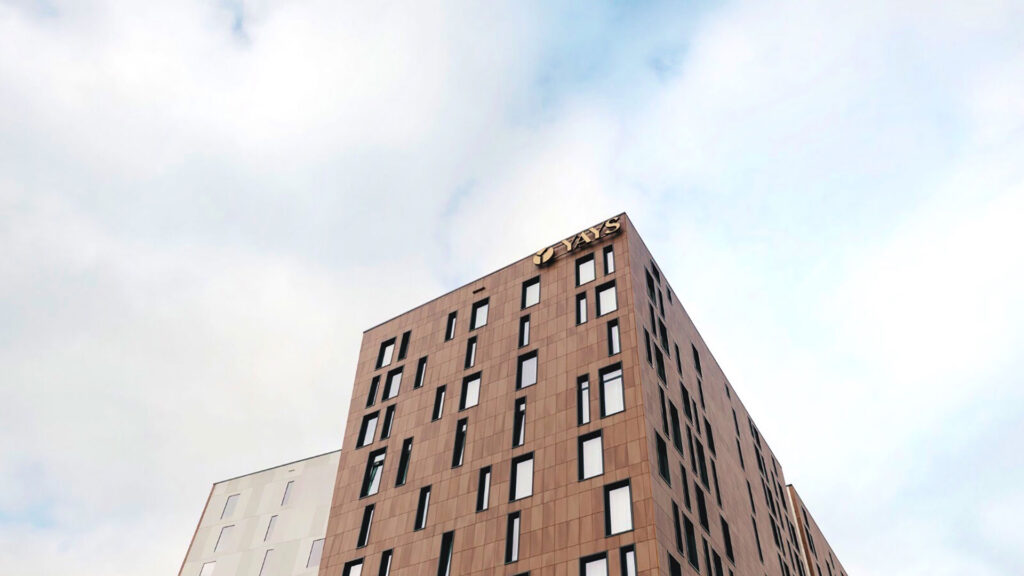 yays-entrepothaven-exterior-sky-hero-2