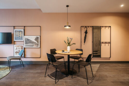 YAYS Den Haag Malieveld, One-Bedroom Comfort, Dining Room