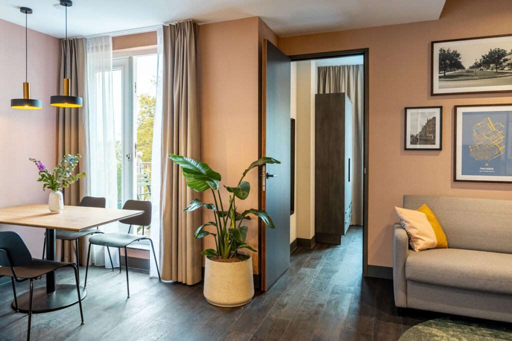 YAYS Den Haag Malieveld, One-Bedroom, Dining Room